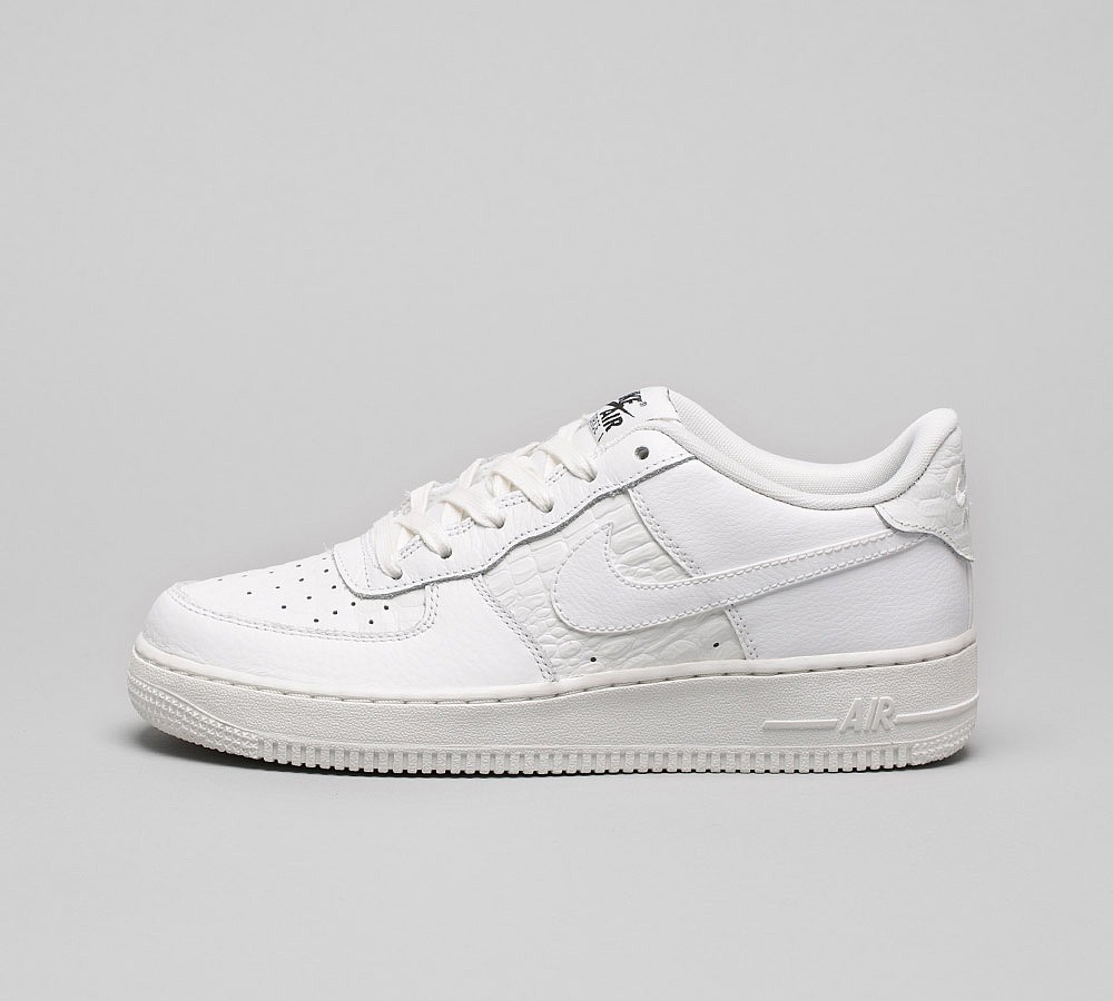 Women Nike Junior Air Force 1 LV8 Trainer | White / White / Black